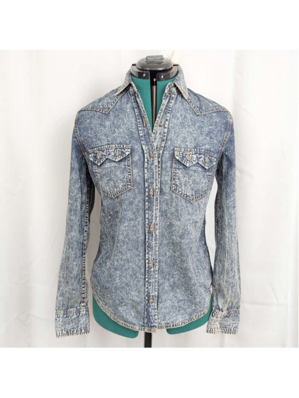 Ladies' Acid Wash Cotton Jean Western Shirt Medium